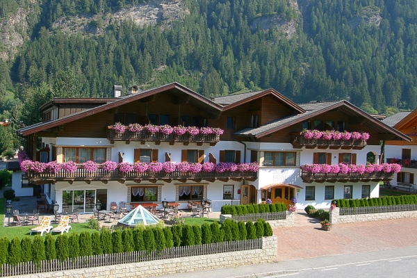 Rose Hotel Residence